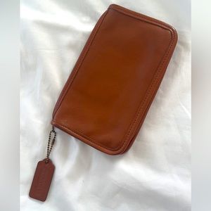 Coach vintage chunky case in British Tan